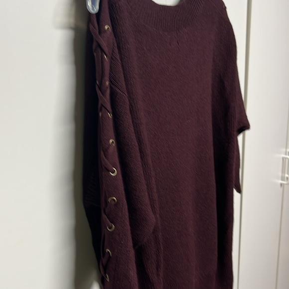 Burgundy Sweater Criss Cross Arm Laced - Picture 3 of 14